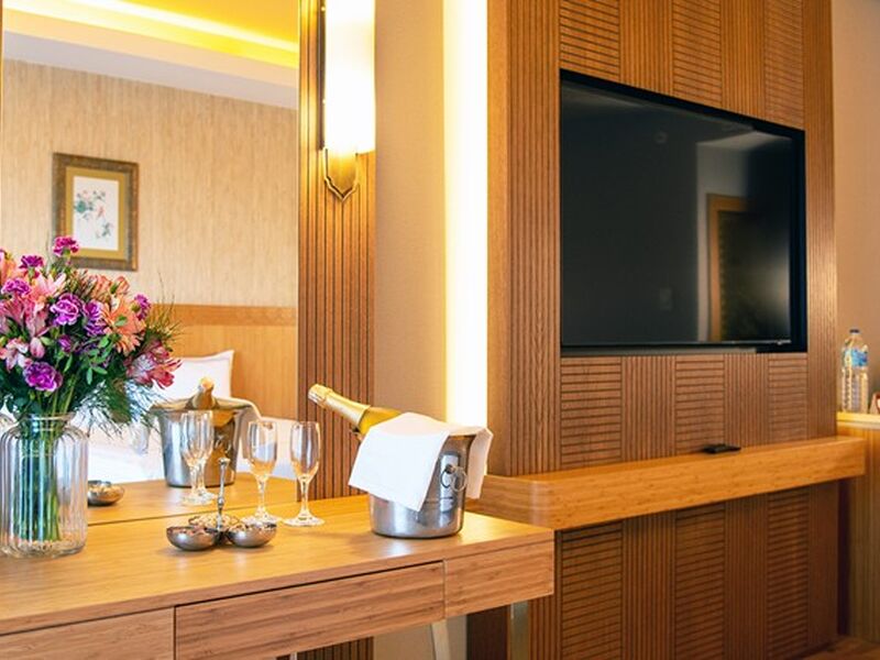 Royal Dragon Hotel